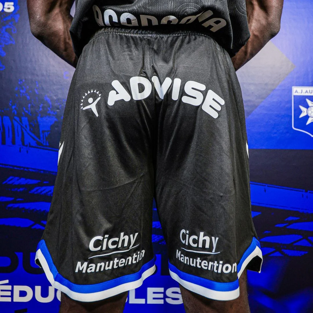 SHORT EXTÉRIEUR ENFANT AVEC SPONSORS 25/26 - Image 3